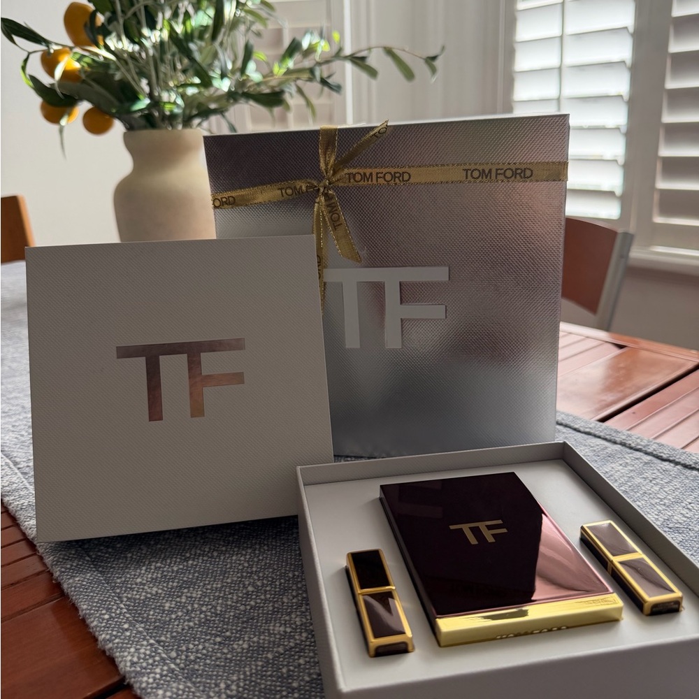 Tom Ford Lipstick and Eyeshadow Set - Deep Red and Warm Brown - Picture 16 of 16